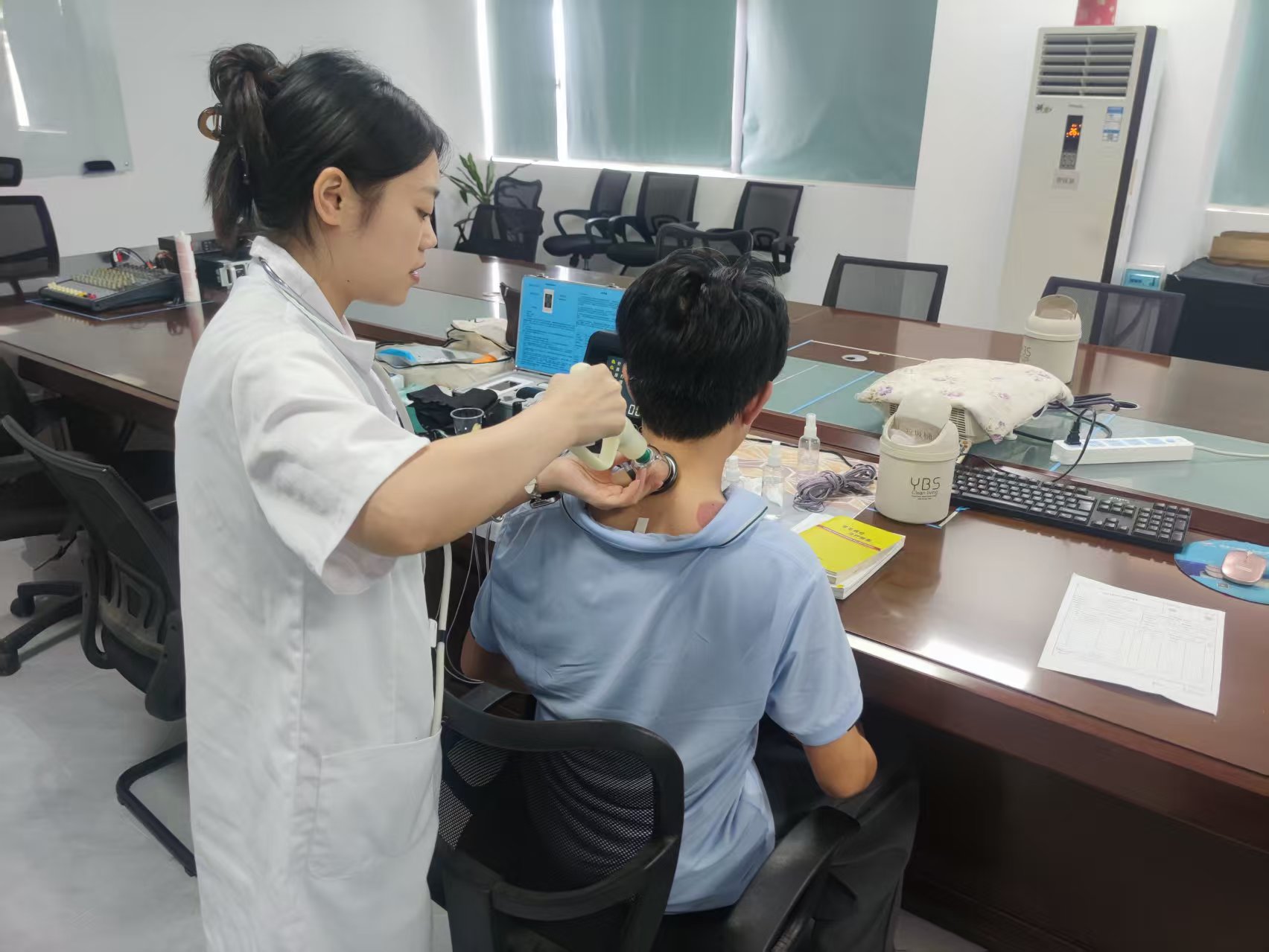 跨越电子——暖心义诊关怀职工健康
